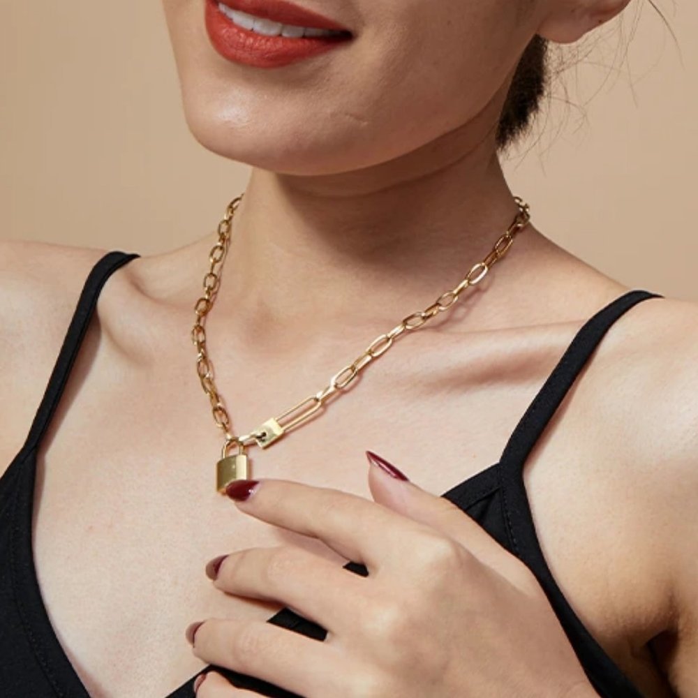 New 18K Gold Plated Lock Key Link Chain Necklace 9e - Picture 3 of 7